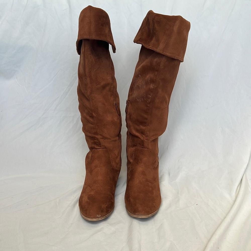 Brown women’s dress boots. Size 6 1/2.